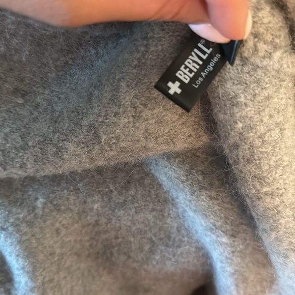 + Beryll Vivi Cashmere Cropped Coat with Hood | Pebble Gray - Picture 4 of 6